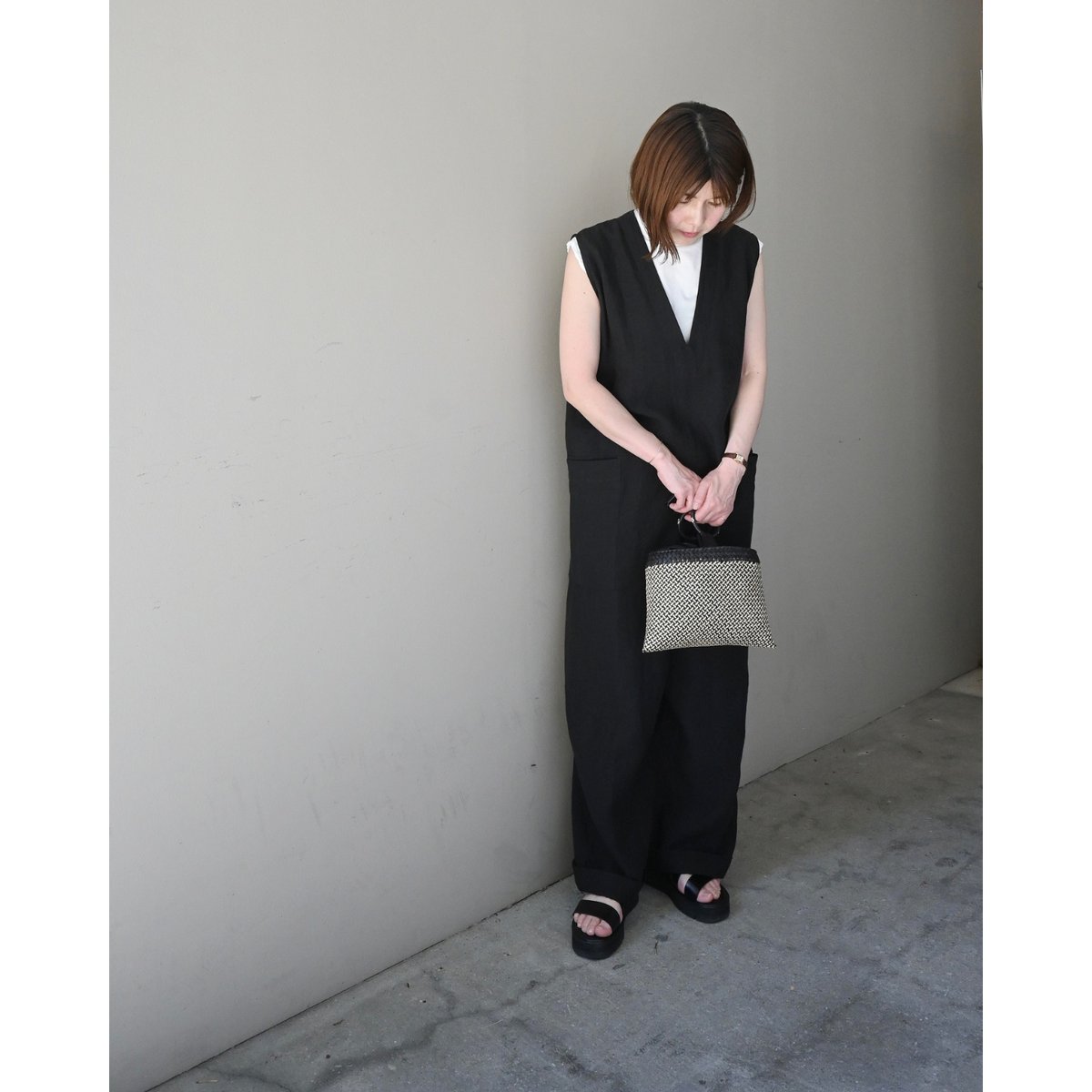 Honnete V Neck Jumpsuit / リネンジャンプスーツ - BLACK |