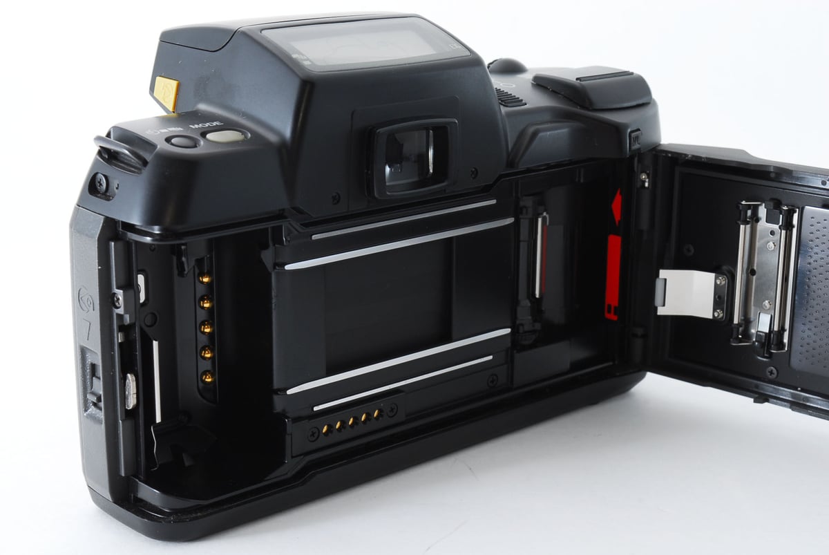PENTAX SF7 35 FILM CAMERA w/F ZOOM 28-80 3.5-4.