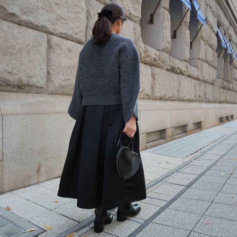 Satin Dress Tuck SK black | HEVE