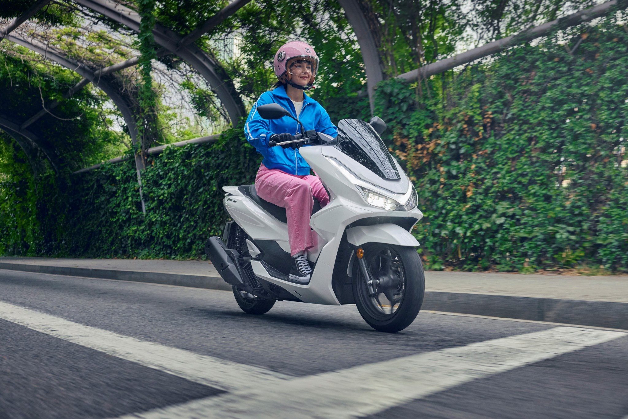 Honda PCX125 - technical data, prices, reviews