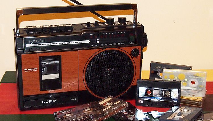 気分はマジで'80s！昭和×ハイテクが合体したタイムリープ・ラジカセ