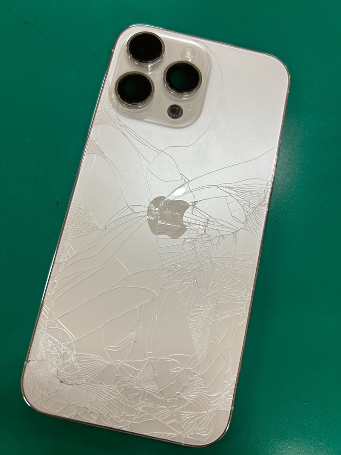豊田市】iPhone 14 Pro Max 背面割れてしまった 背面修理 GAZA豊田店