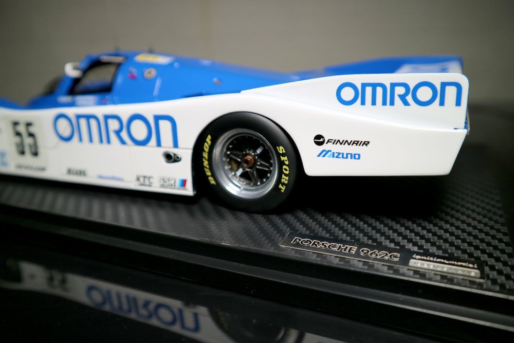 Ignition Model - 1/18 OMRON Porsche 962C #55 1989 Le Mans