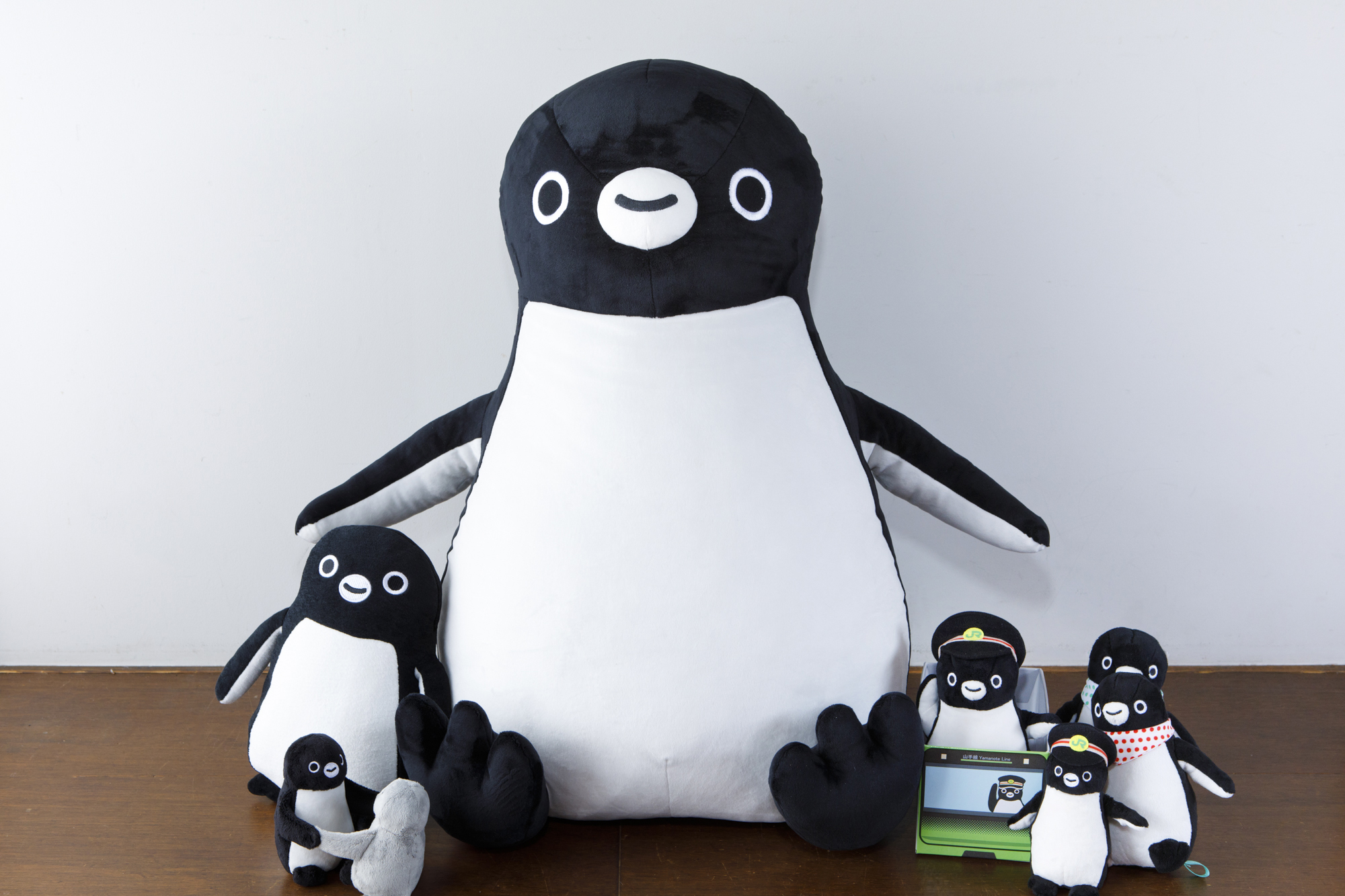 ペンギン愛が止まらない！ Suicaのペンギン 特大ぬいぐるみ | Suicaの