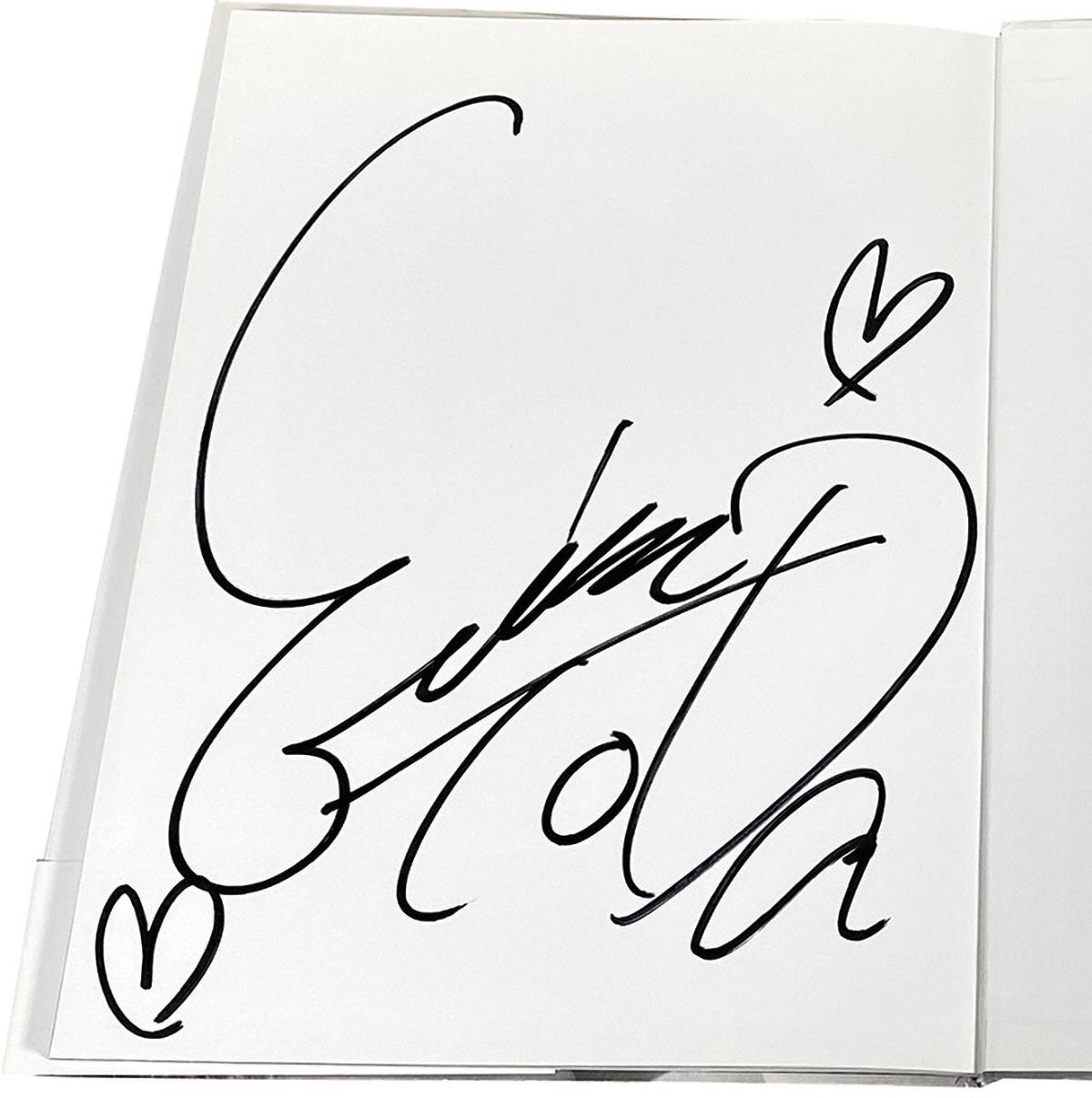 ぶんか社/撮影：前村竜二「戸田恵梨香直筆サイン入写真集nature」