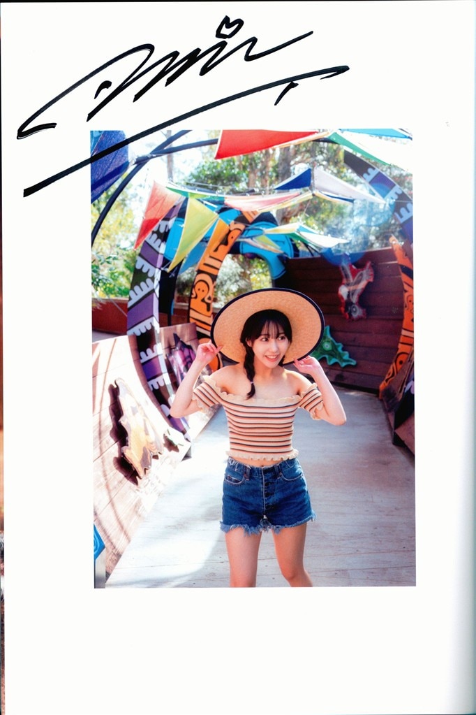 集英社 HKT48 田中美久 【直筆サイン入り】2nd写真集 気ままに。