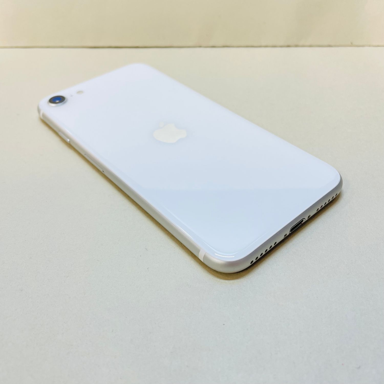 ムスビー｜iphone SE2 128GB SIMフリ－4451バッテリー100%【iPhone SE