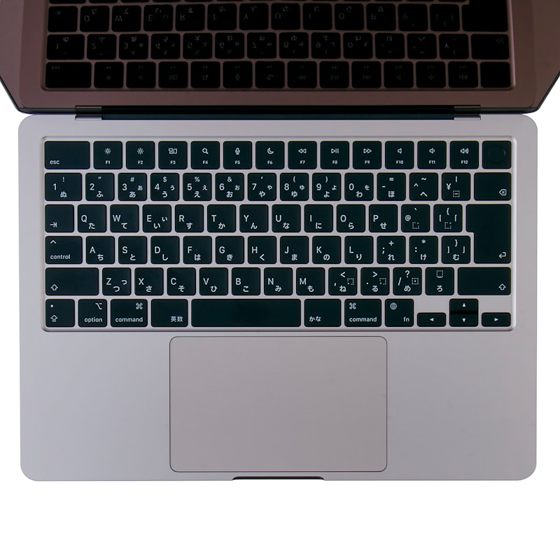 MacBook Air M1チップモデル MGN63J/Aをレビュー！クチコミ・評判をも
