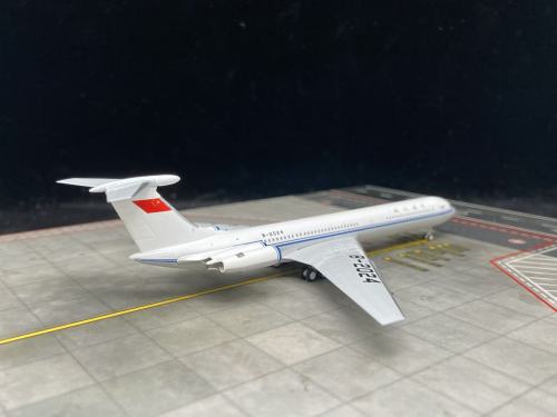 Hogan 1:200 Bombardier Dash 8-300 ANA 全日空DH28017 JA801K 图片和
