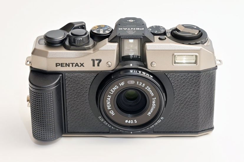 フィルムカメラ「PENTAX 17」がお目見え！ “こだわり”が詰まった渾身の