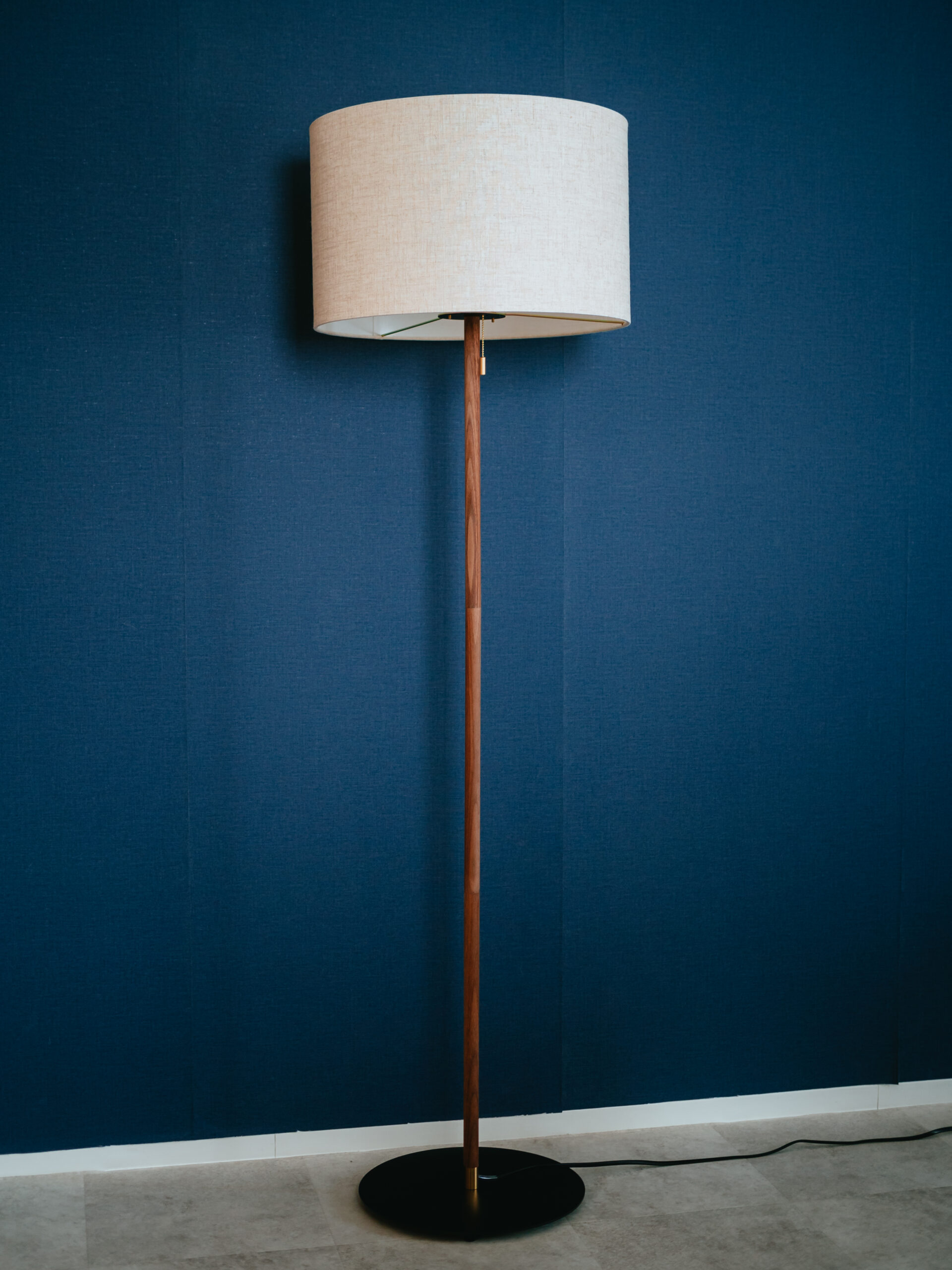 APROZ(アプロス)｜布製シェードのフロアランプ「HEMPLEN/F(ヘンプレン