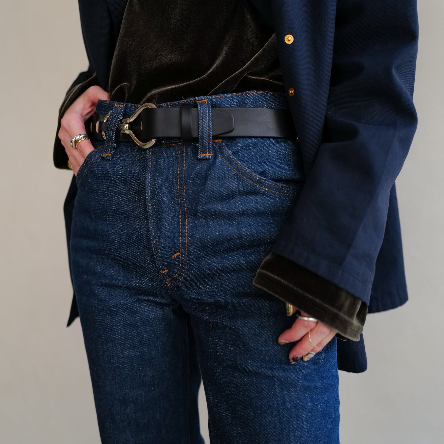 HERRIE HOOK BELT / THUG｜サドルレザー使用 フックバックルベルト