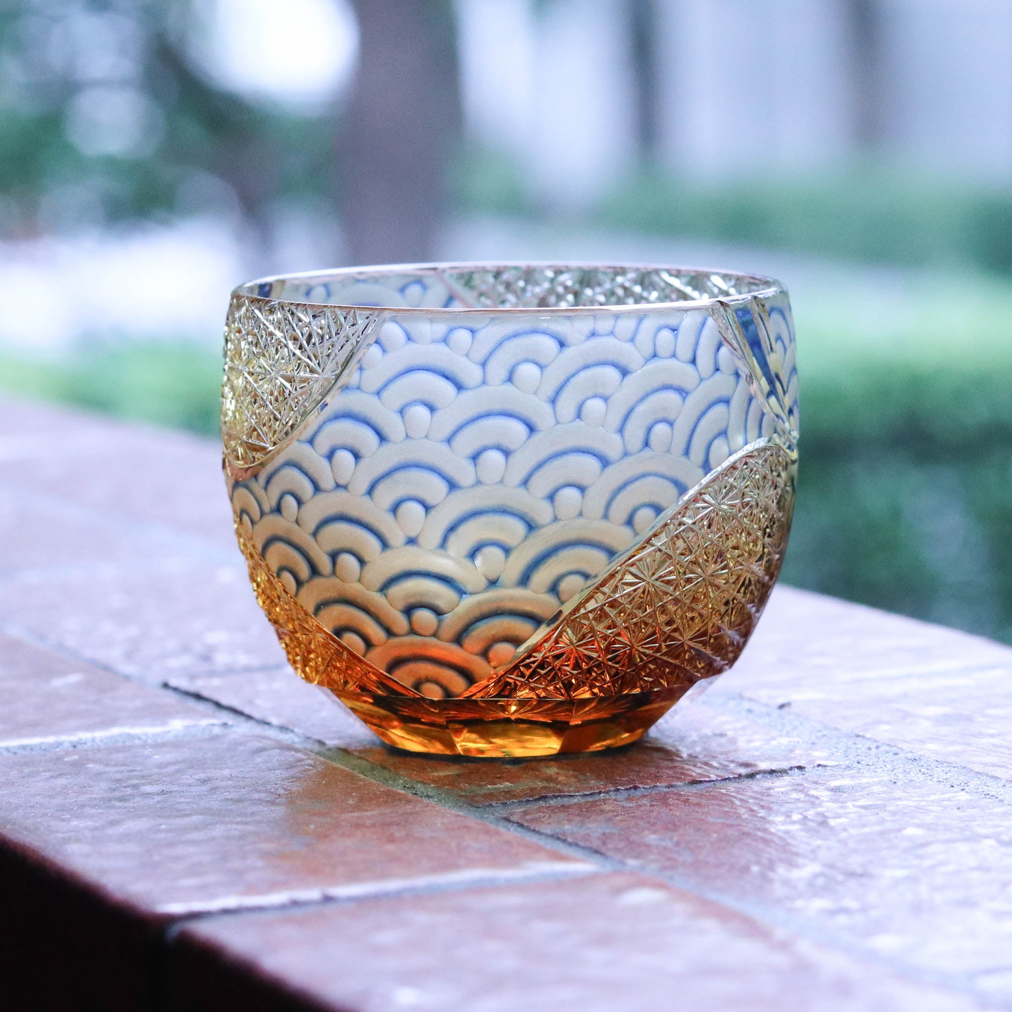 江戸切子 ぐい呑み｜波動｜琥珀 瑠璃｜山田硝子