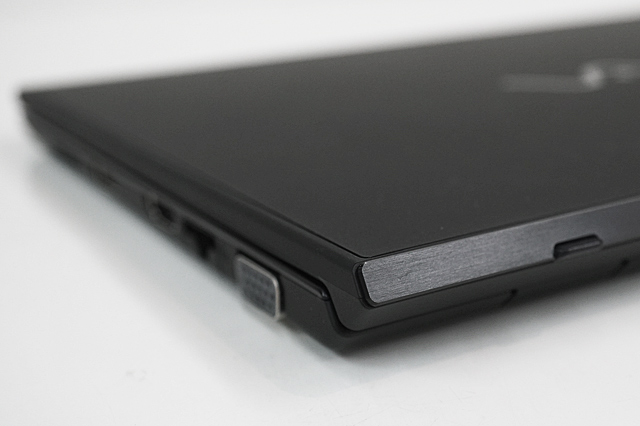 第8世代Coreプロセッサーを搭載したVAIO S11、スペシャルエディション