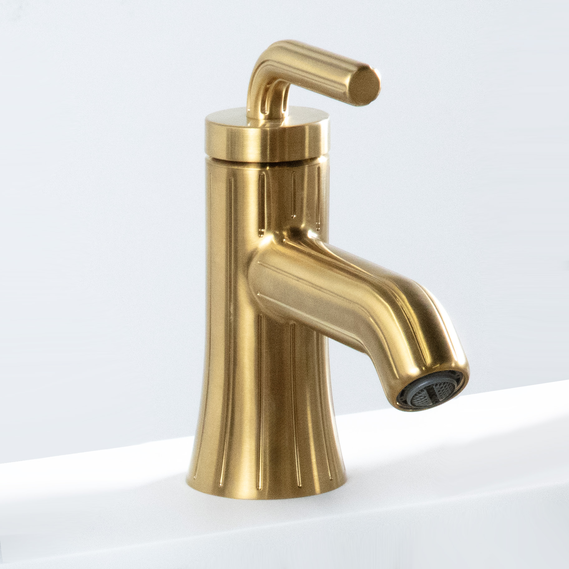 1686/1686F – Flutti Deck Mount Single Hole Bathroom Faucet | LACAVA