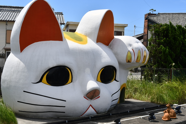 常滑系招き猫が福を呼ぶ!? 「猫好き・旅好き・焼きもの好きが住んで