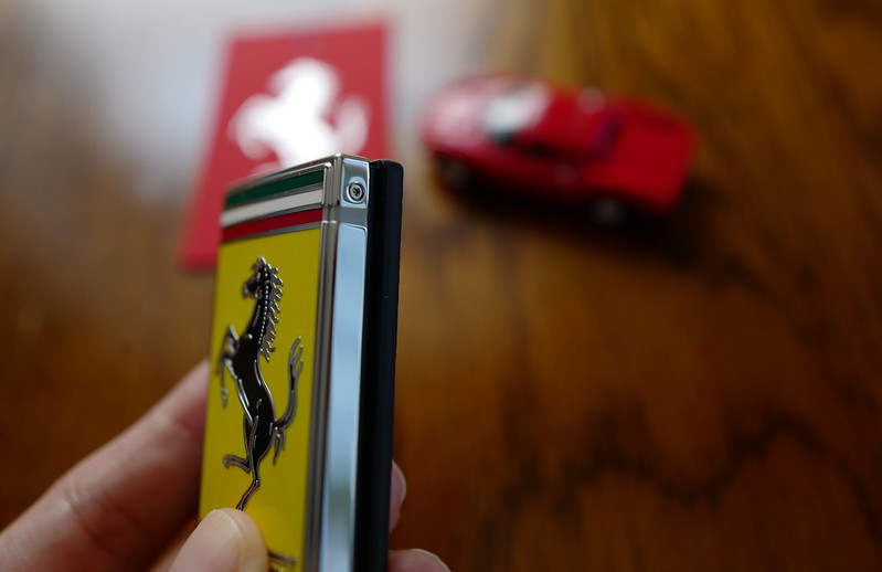 現行フェラーリの純正キーを入手！これをベースに「キーとミニカーを