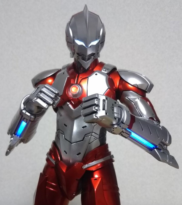 発光ギミックのある1/6スケール可動フィギュア☆】threezero ULTRAMAN