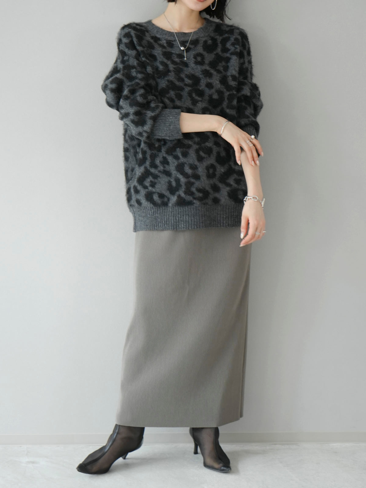 予約]レオパードモヘアタッチニットプルオーバー/チャコール – Lumier