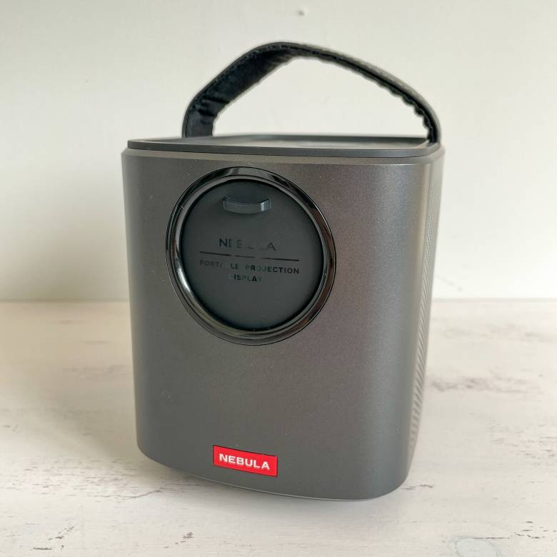 Anker Nebula Mars II Proレビュー】500ルーメンと20Wスピーカー搭載の