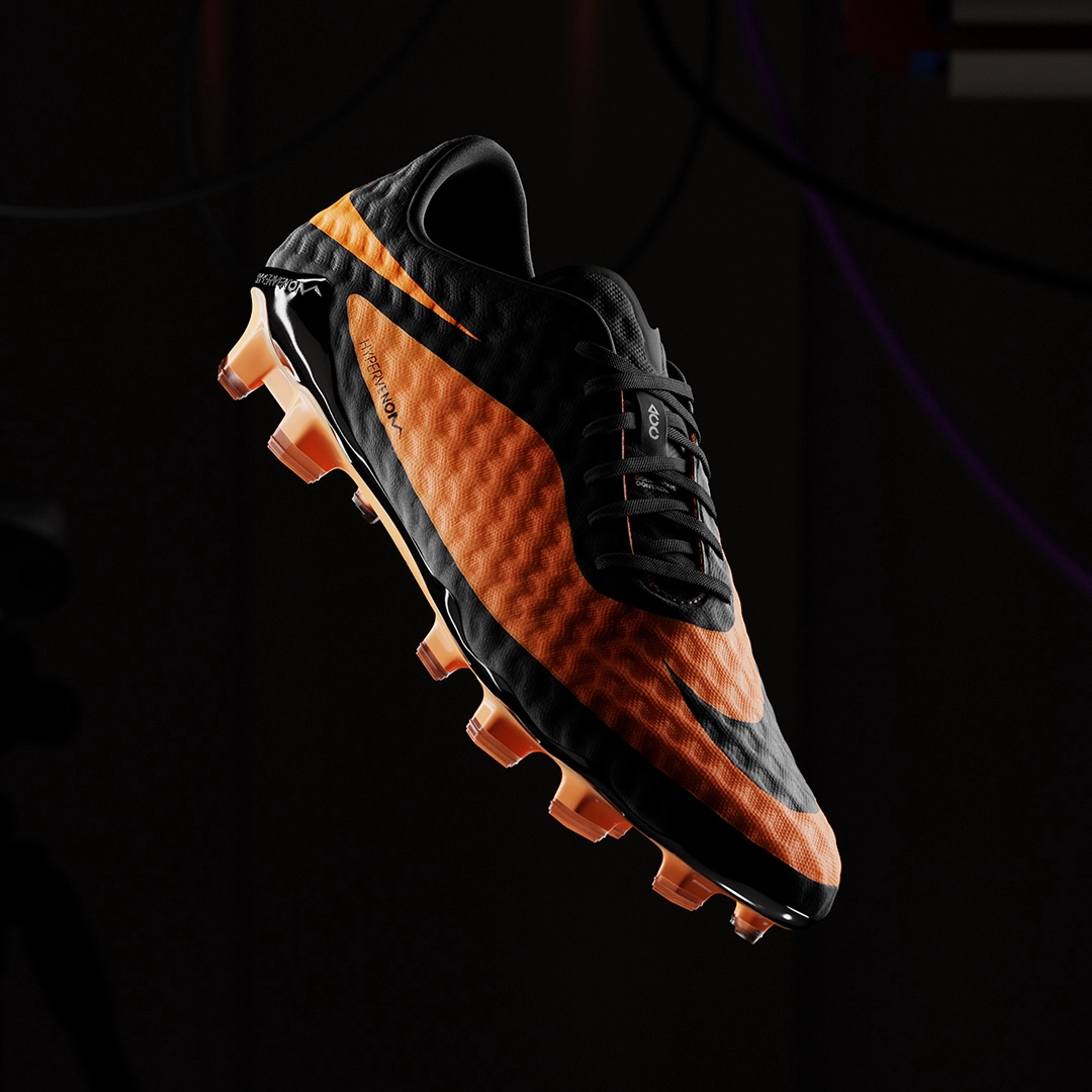 Nike、アイコニックなハイパーヴェノム RGNサッカースパイクを復刻