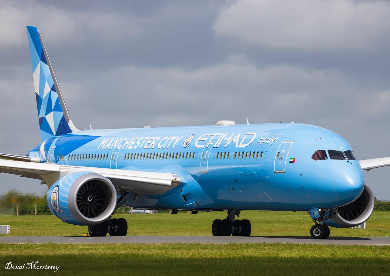 Etihad Boeing 787 With Special Manchester City Livery Takes UCL