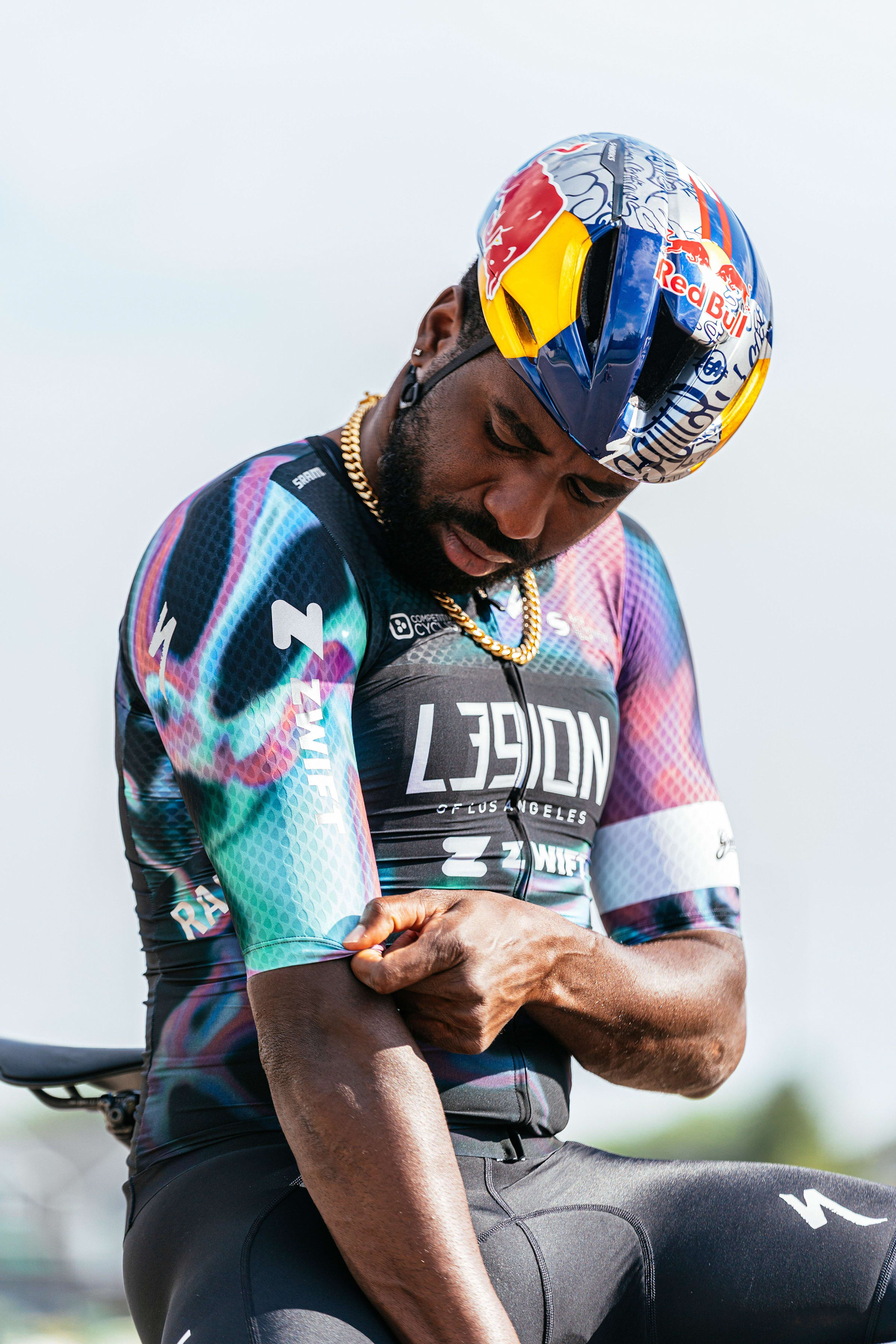 袖に綴られた歴史を身につけて | Rapha