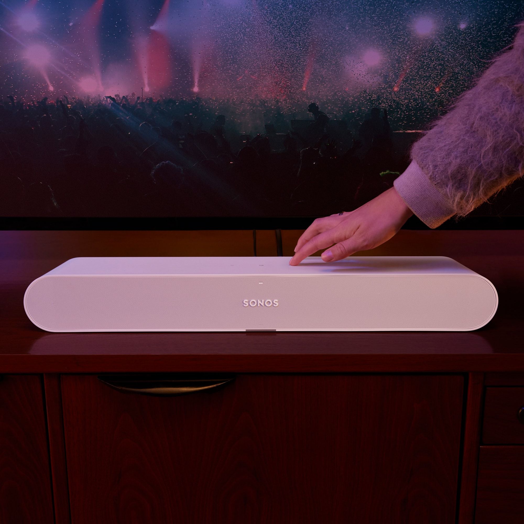 Ray：コンパクトな高音質ゲーミング サウンドバー | Sonos