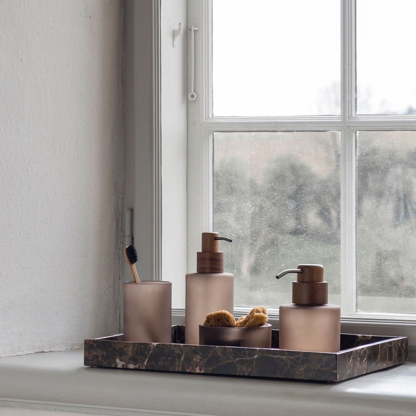 MODEST toothbrush holder, Walnut – Mette Ditmer - International