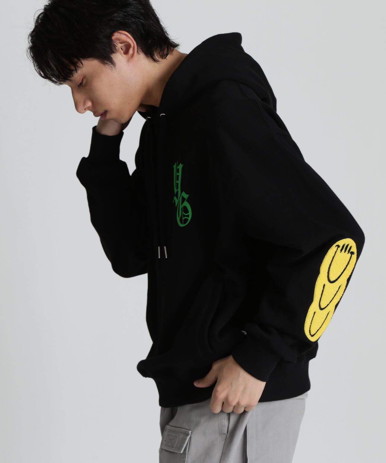 YORF（ヨルフ）】ゴシックロゴフーディー | Awesome Golf（オーサム