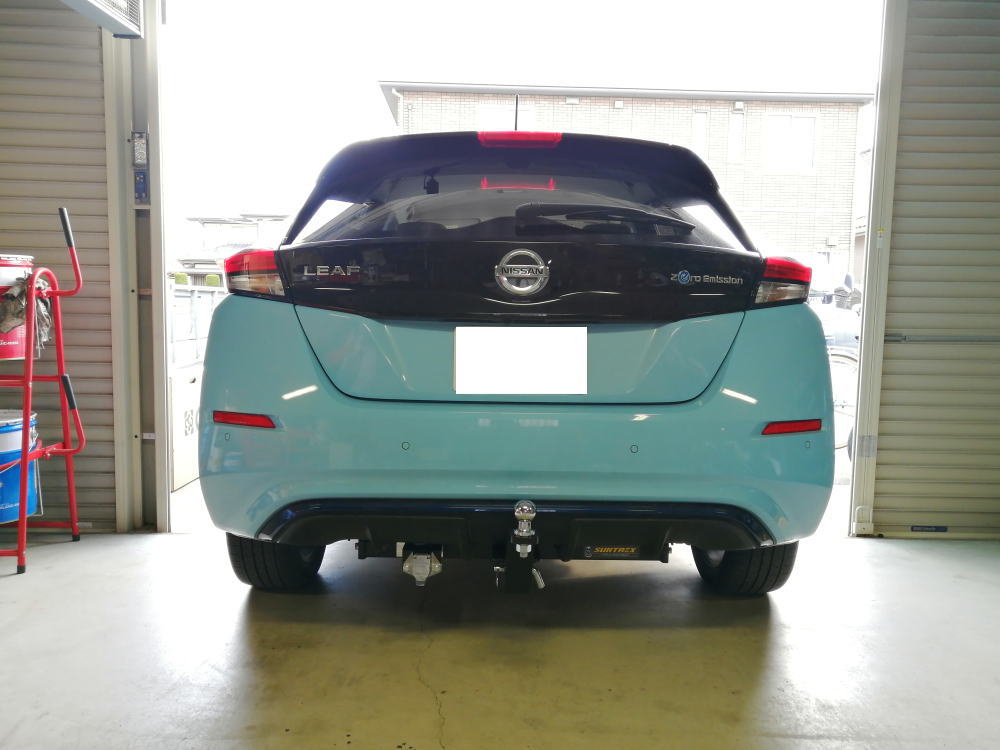 ギガテックス・モータース日産 リーフ (ZE1) にヒッチメンバーの