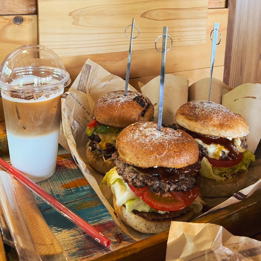 MR.BURGER】大山・桝水高原スキー場が目の前にあるバーガーショップ