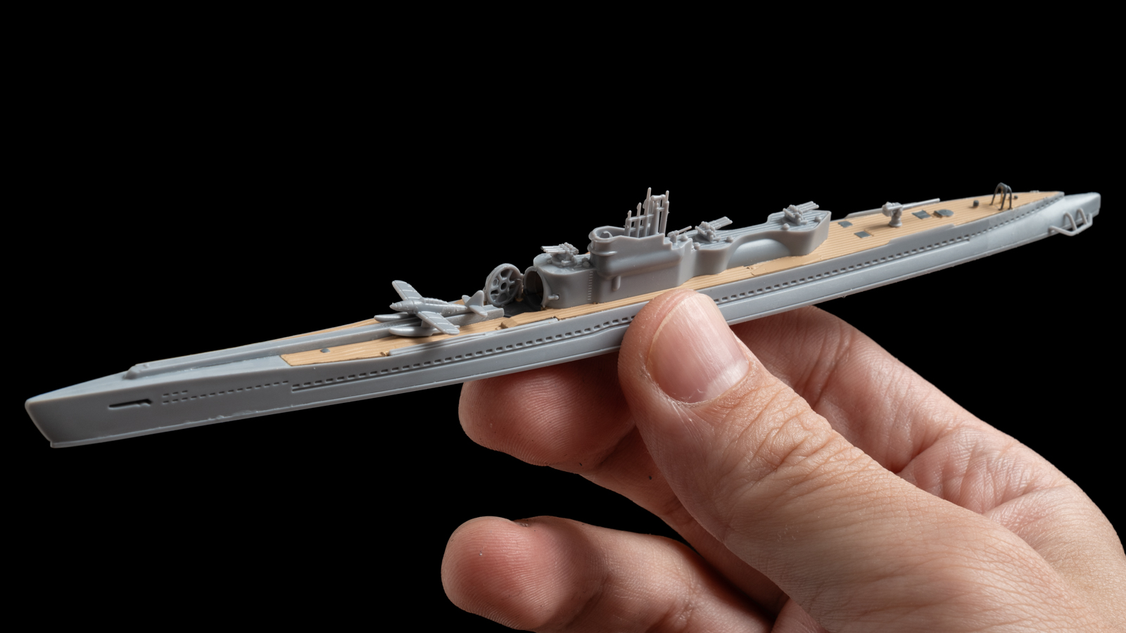 日本の誇るビックリドッキリメカ、「特型潜水艦 伊-400」をアオシマの