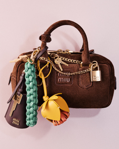 バッグに沢山付けたい！ ミュウミュウの新作チャームで自分らしい