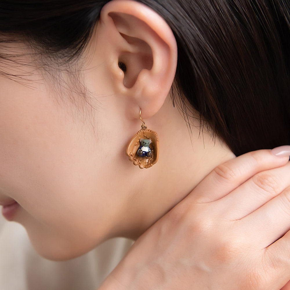 Ayatorie/アヤトリエ】小さなくまの野球ピアス – OSEWAYAオンラインストア