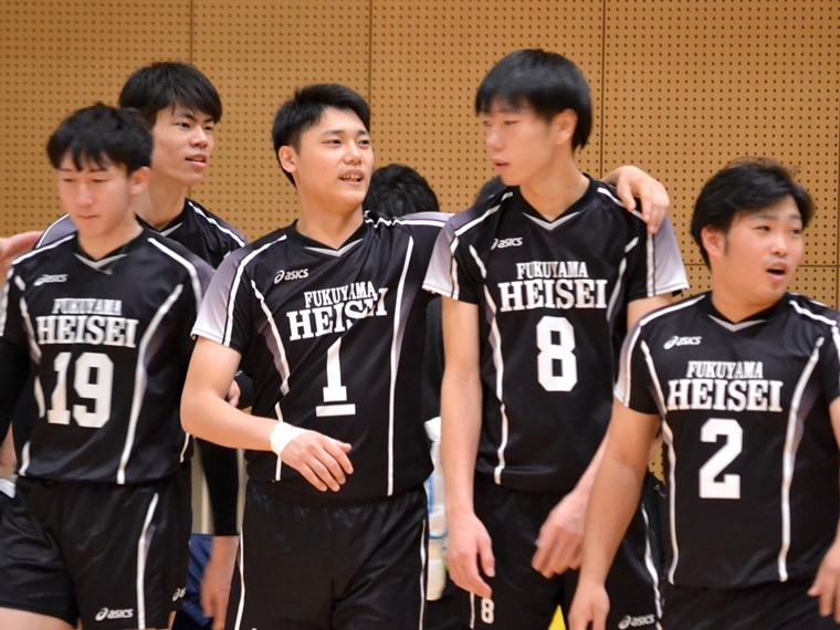 バレー - コートに立てなくても 福山平成大・髙橋祐希主将が早稲田戦