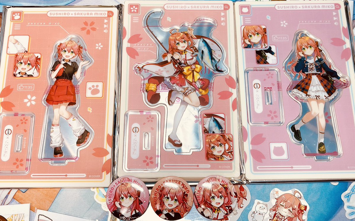 アクリルスタンドと缶バッジ コンプしました🌸 まさかの缶バッジは被り