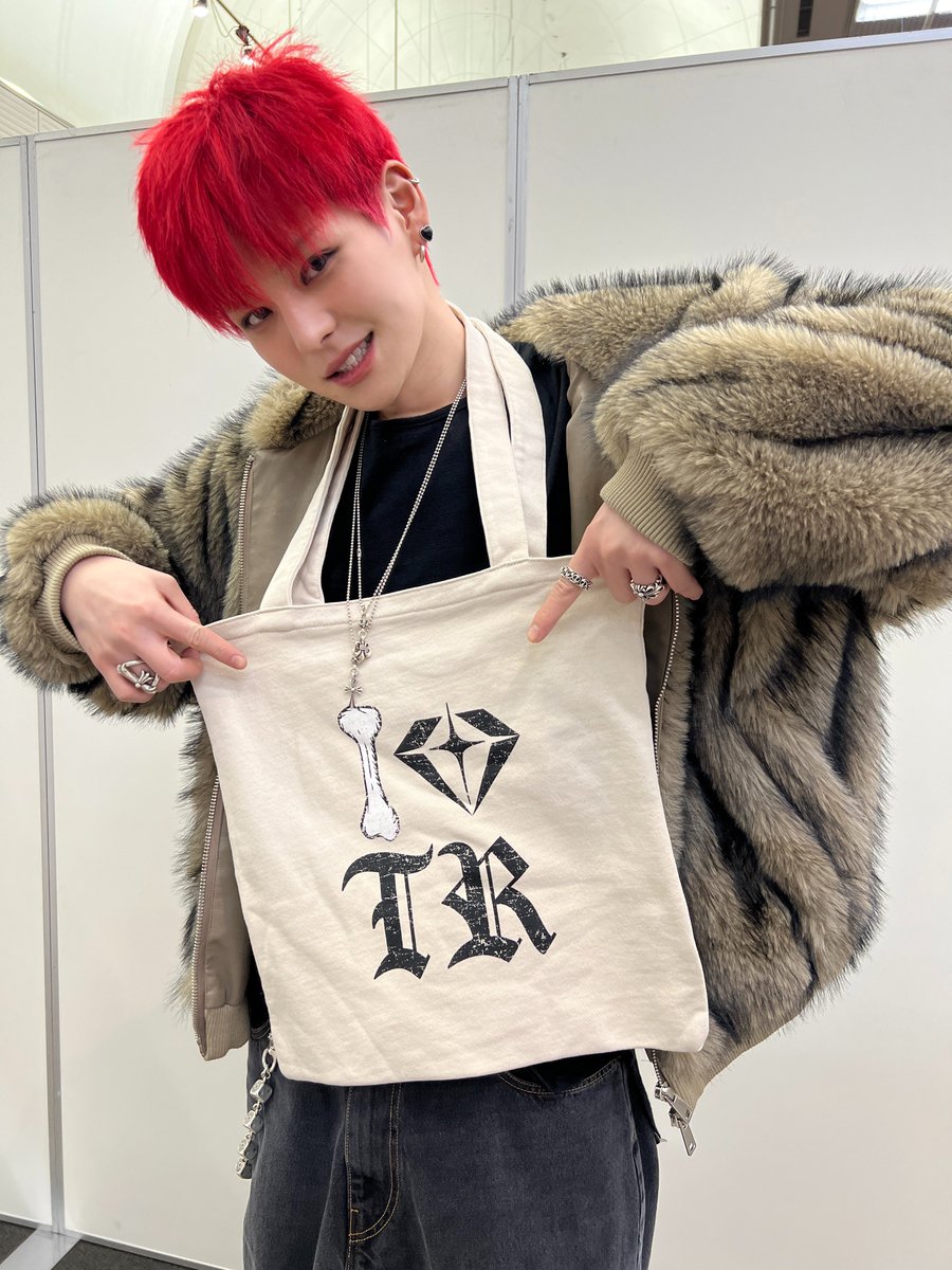 📸] #MEMBER_PHOTO #YOSHI のPICK UP ITEM🌟 ✦I LOVE TREASUREトート