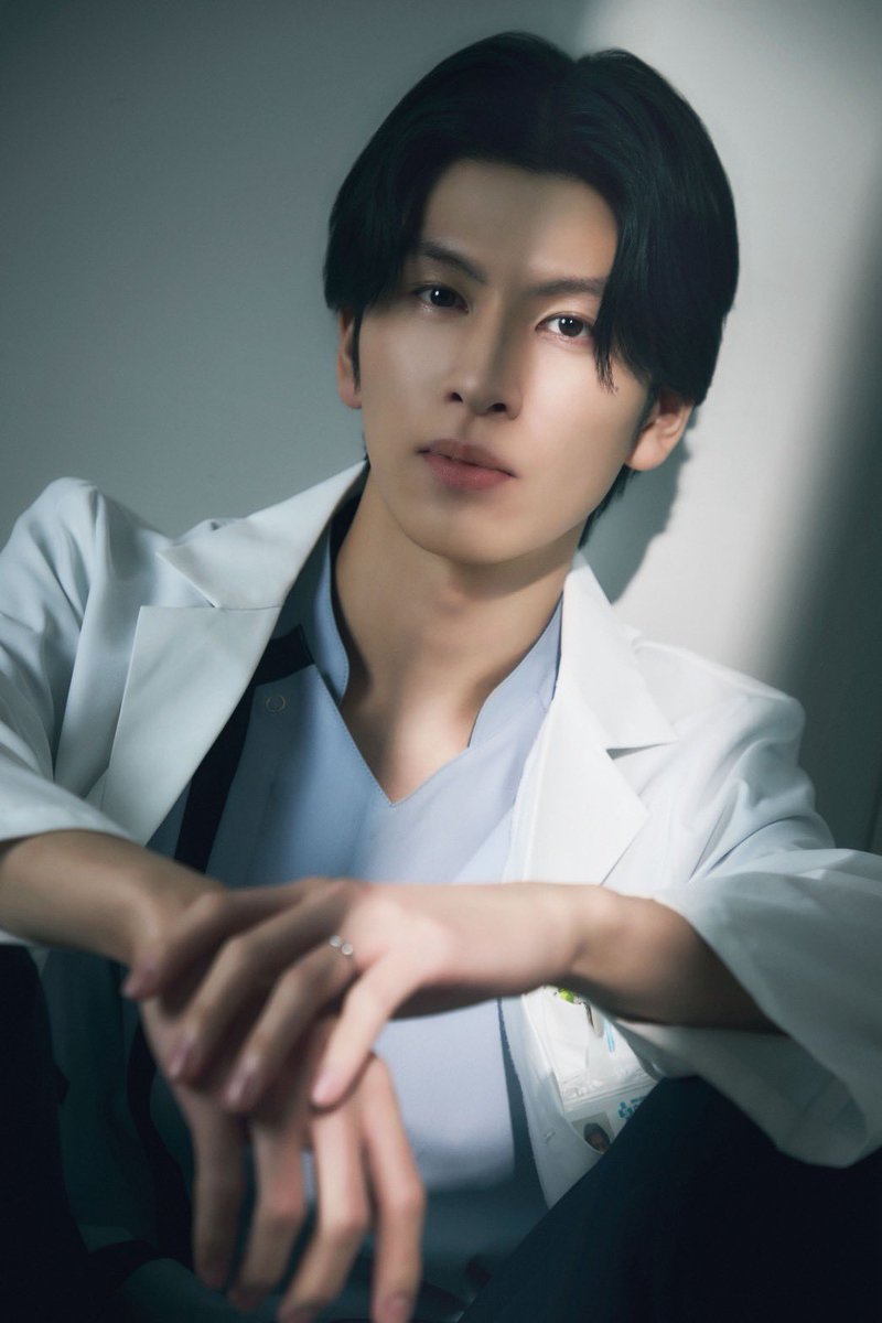 長谷川慎 本日推し楽で インタビューが掲載されました🙌 ＼ 初単独主演