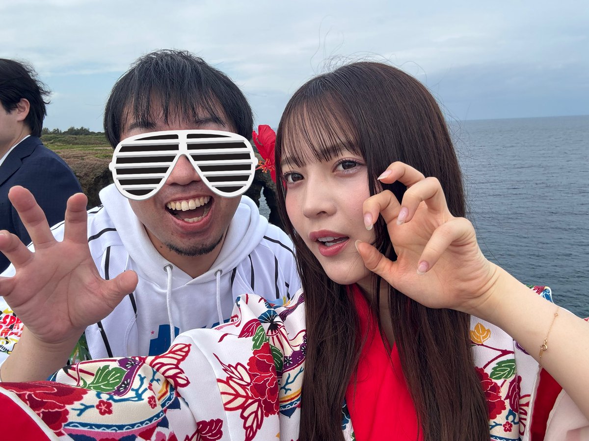 沖縄2日目 万座毛で2ショ♫ 全身にしとけばとちょっと後悔😢 あと