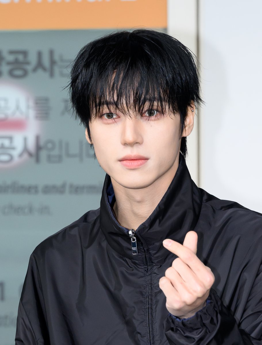 空港ファッション】#ATEEZ #サン と #ウヨン がミラノへ！ ▽アザー