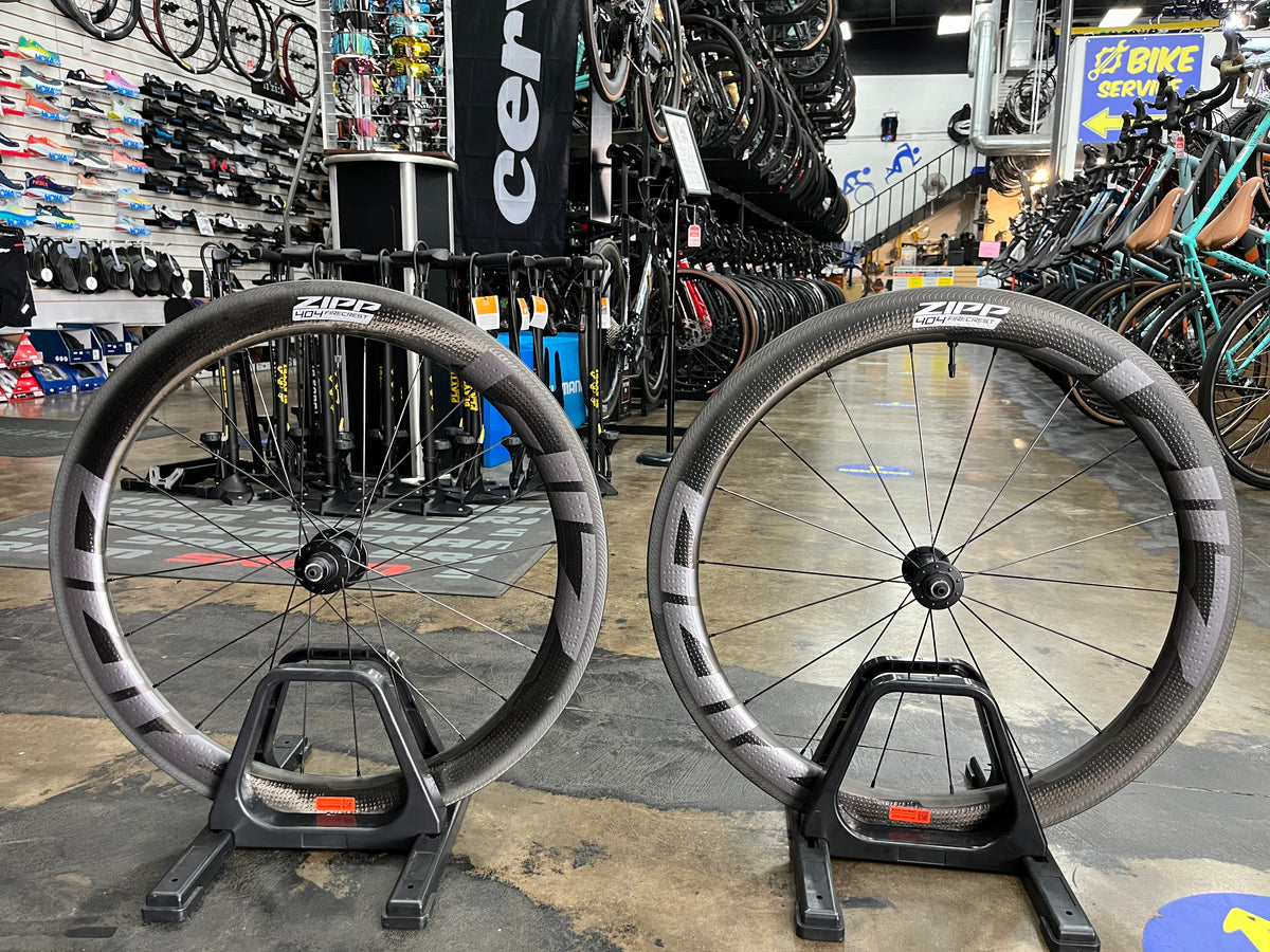 Zipp 404 Firecrest Tubeless Rim Brake Wheelset — Playtri