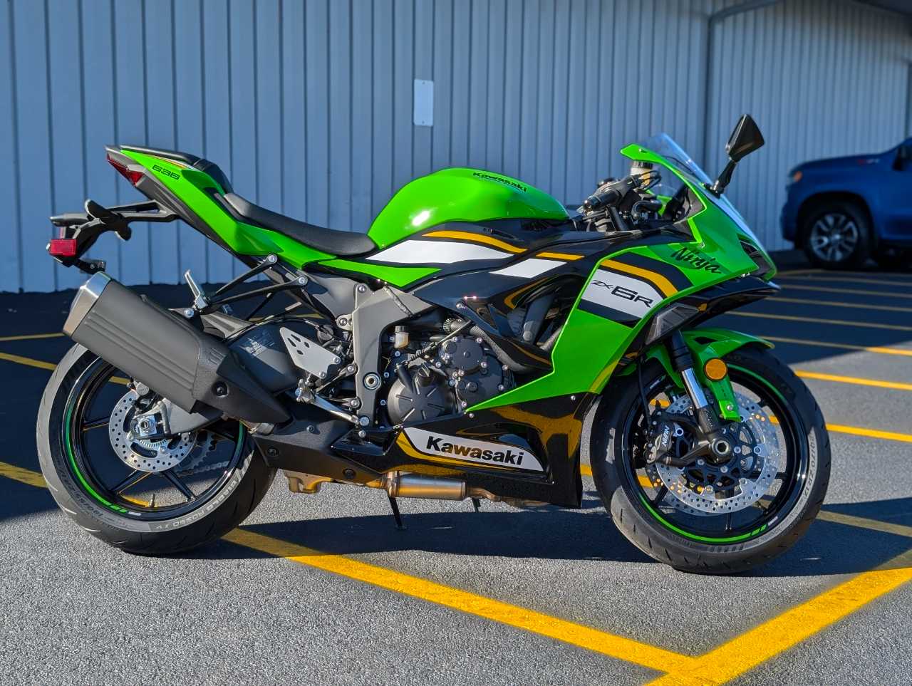 2025 KAWASAKI NINJA ZX 6R NON-ABS LIME GREEN / EBONY / PEARL