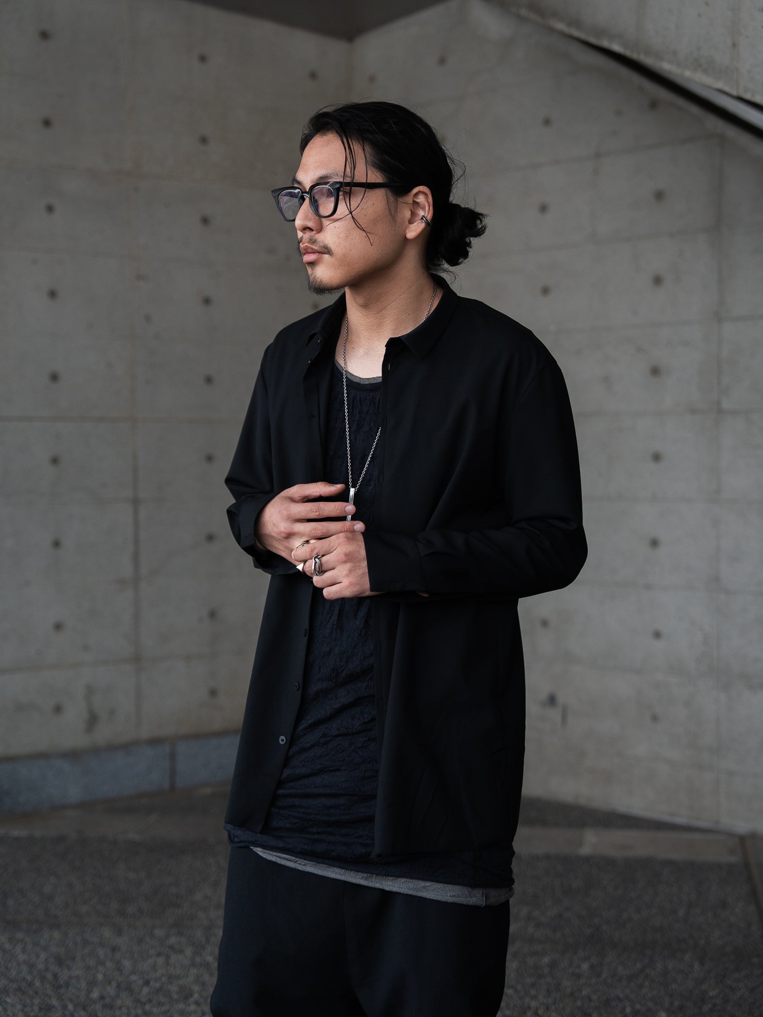 Craft Fabric Layered U-neck T-shirt【black】 – PRY