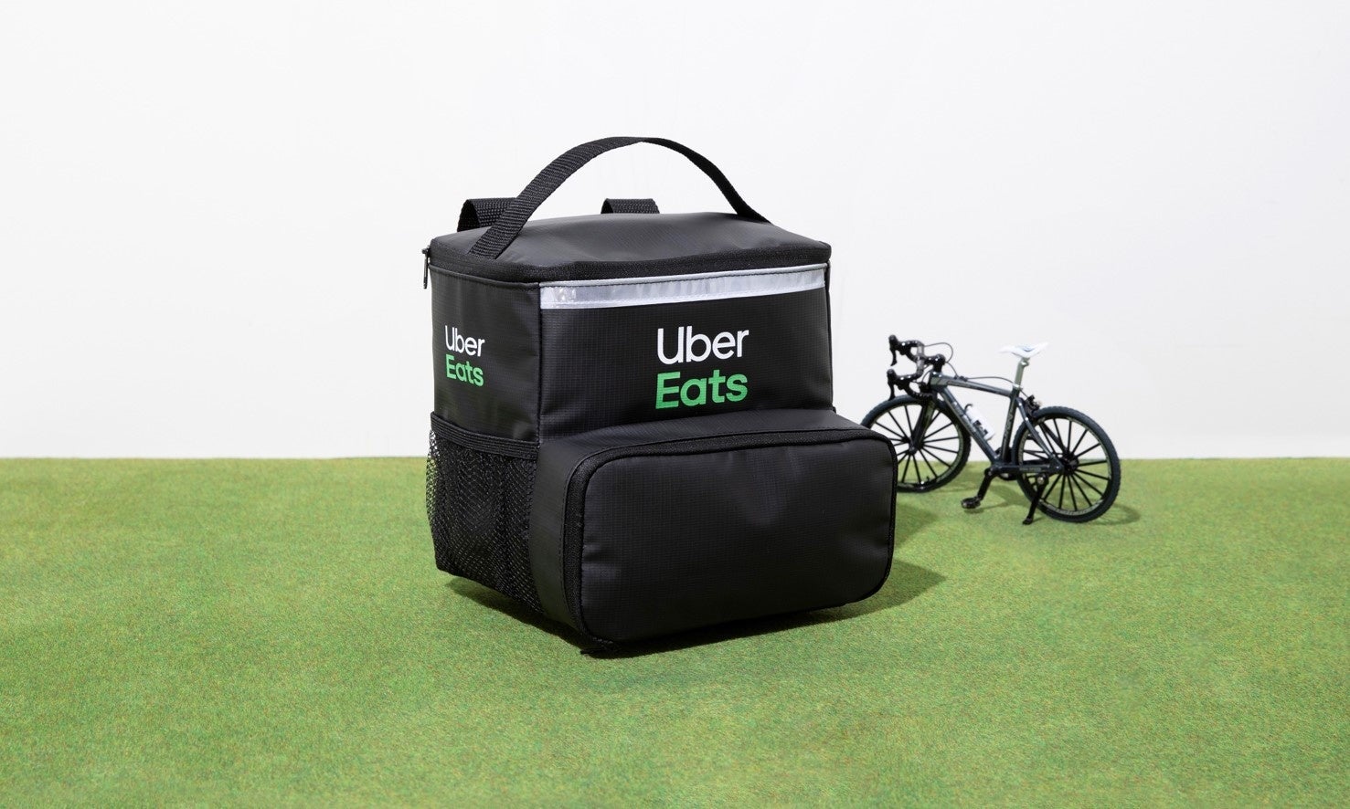 本物そっくり！ あの“Uber Eats”の配達用バッグがそのままポーチに