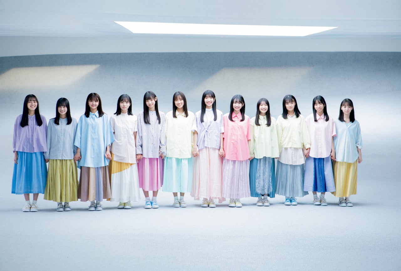 日向坂46にも”新しい景色”が！ 新加入の四期生12名が雑誌初登場で表紙