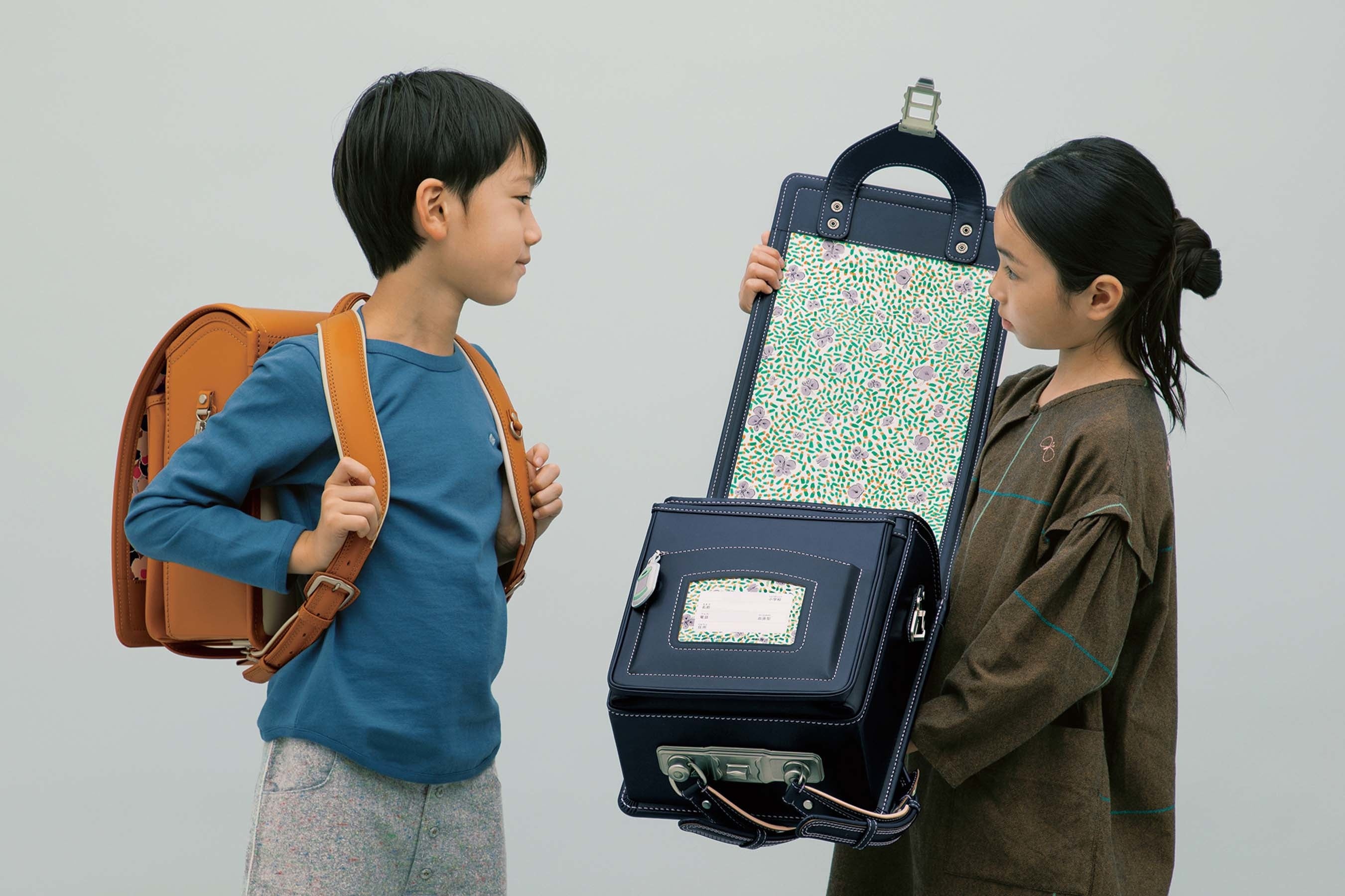 土屋鞄製造所×ミナ ペルホネン＞初めてのコラボランドセル発売 | 株式