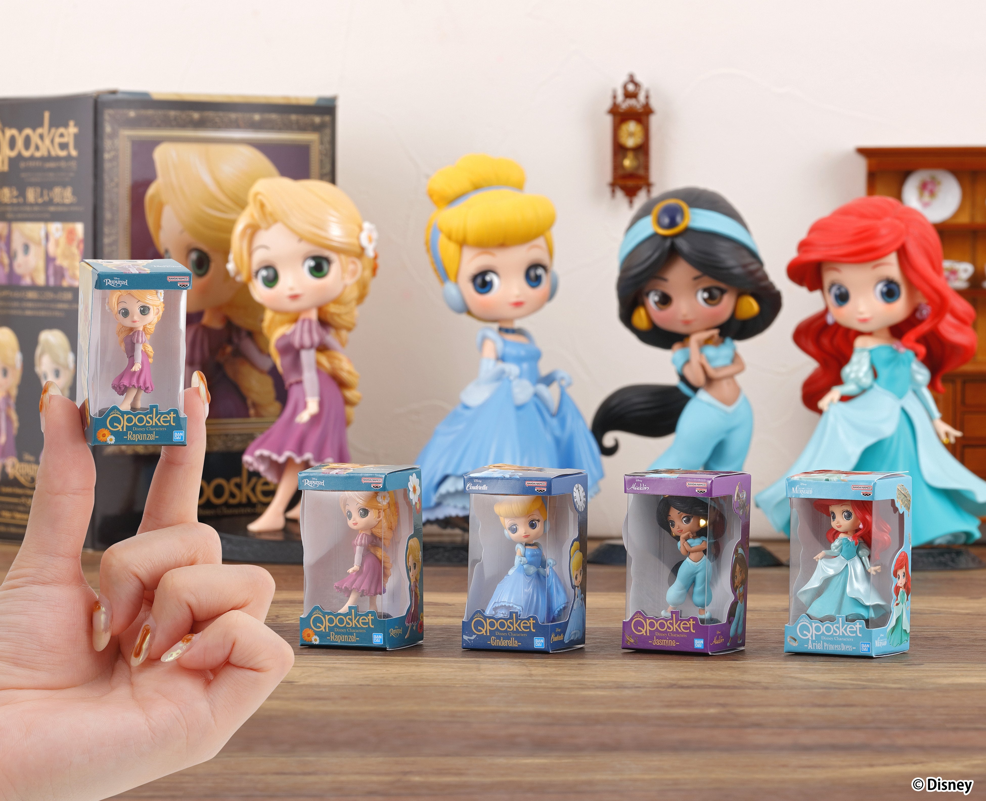 ディズニープリンセスの精巧なフィギュアをミニサイズに！ガシャポン