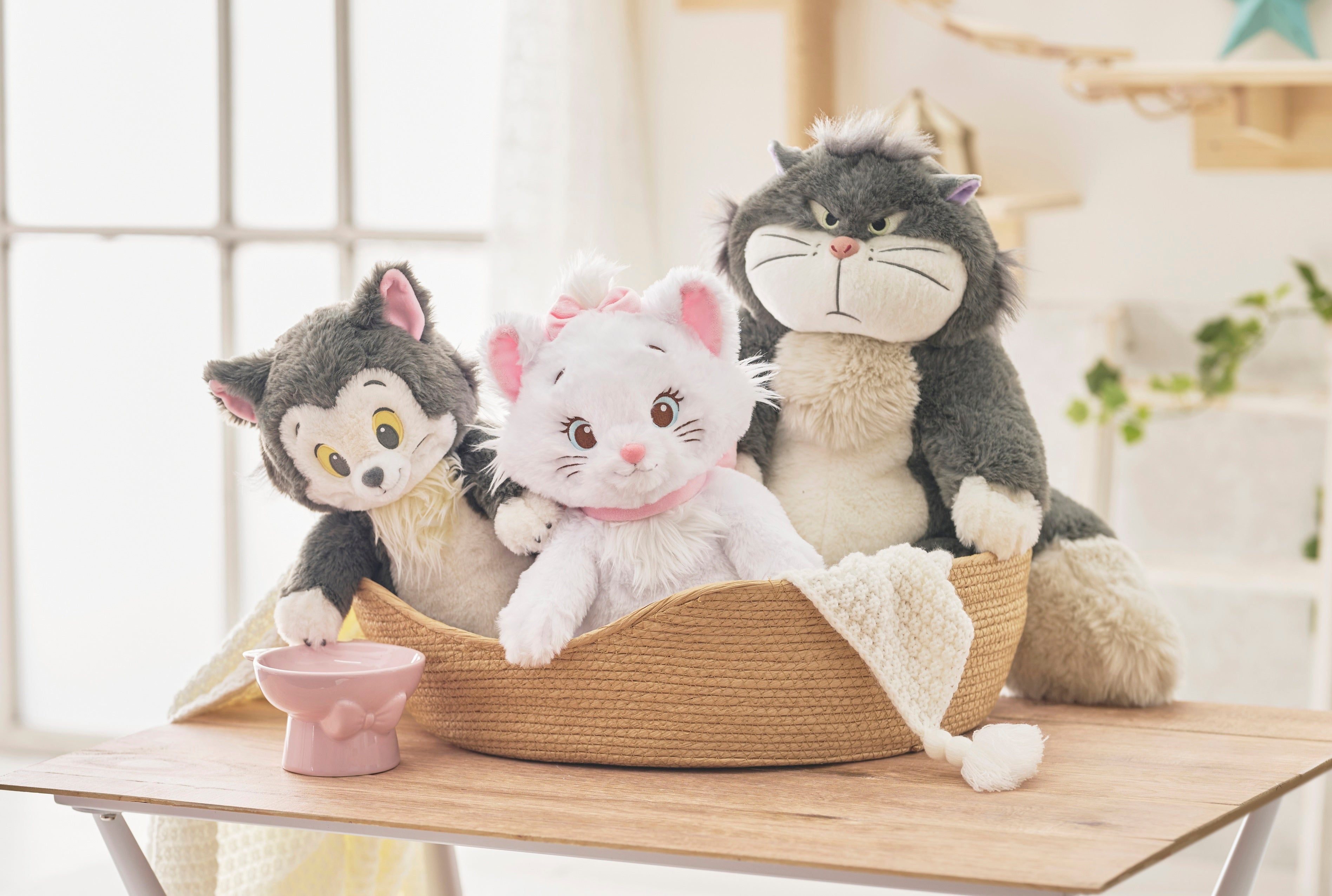 2月22日は「猫の日」！ルシファー、ディズニー マリー、フィガロが