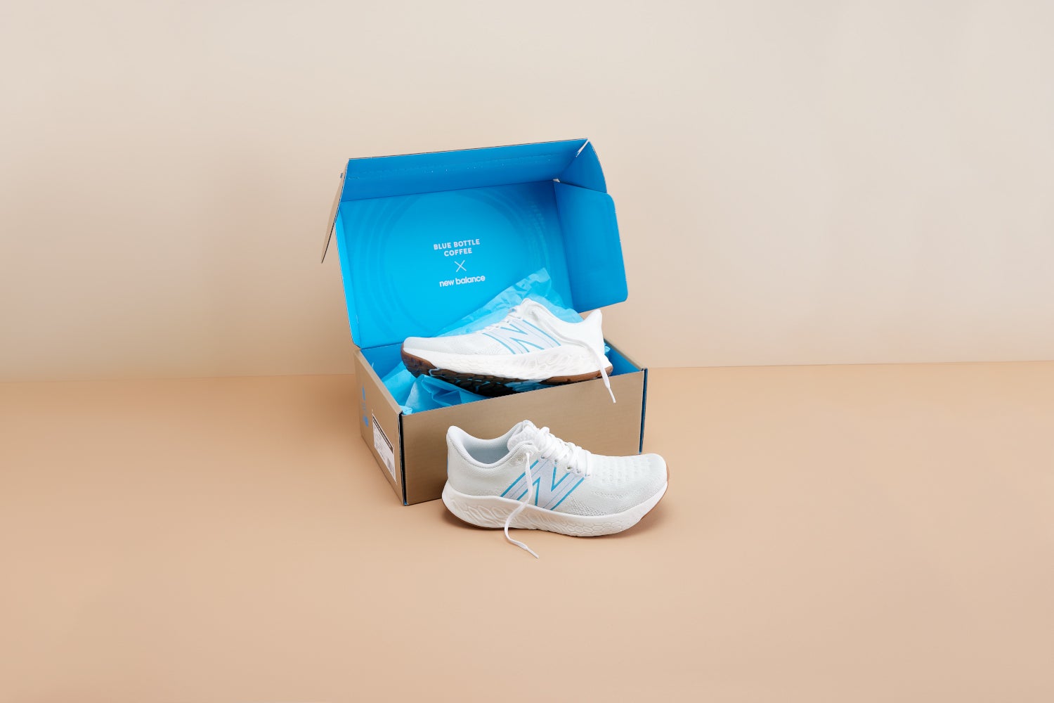BLUE BOTTLE COFFEE × New Balanceコラボレーションシューズ「Fresh